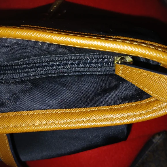 Michael Kors Black and Tan Structured Tote with Gold Hardware - Picture 15 of 16